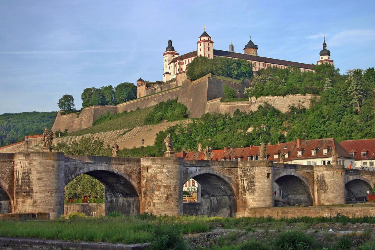 Central City Apartment - Direct View Of Main And Fortress Wurzburg Bagian luar foto